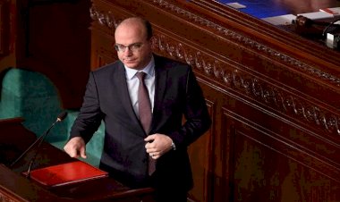 إيداع لائحة سحب الثقة من رئيس الحكومة  بـ105 أصوات